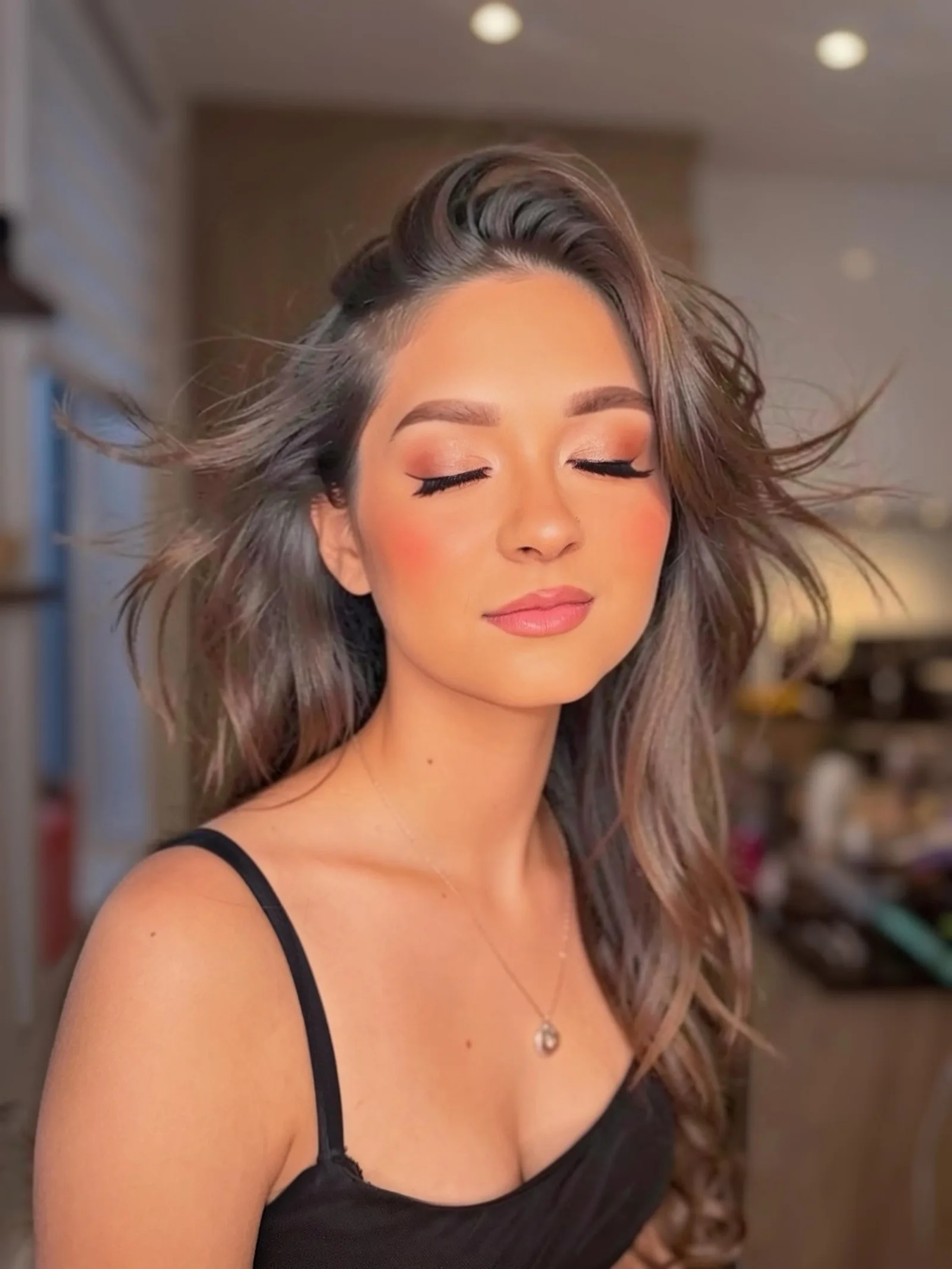 Maquillage soft glam, mouvement