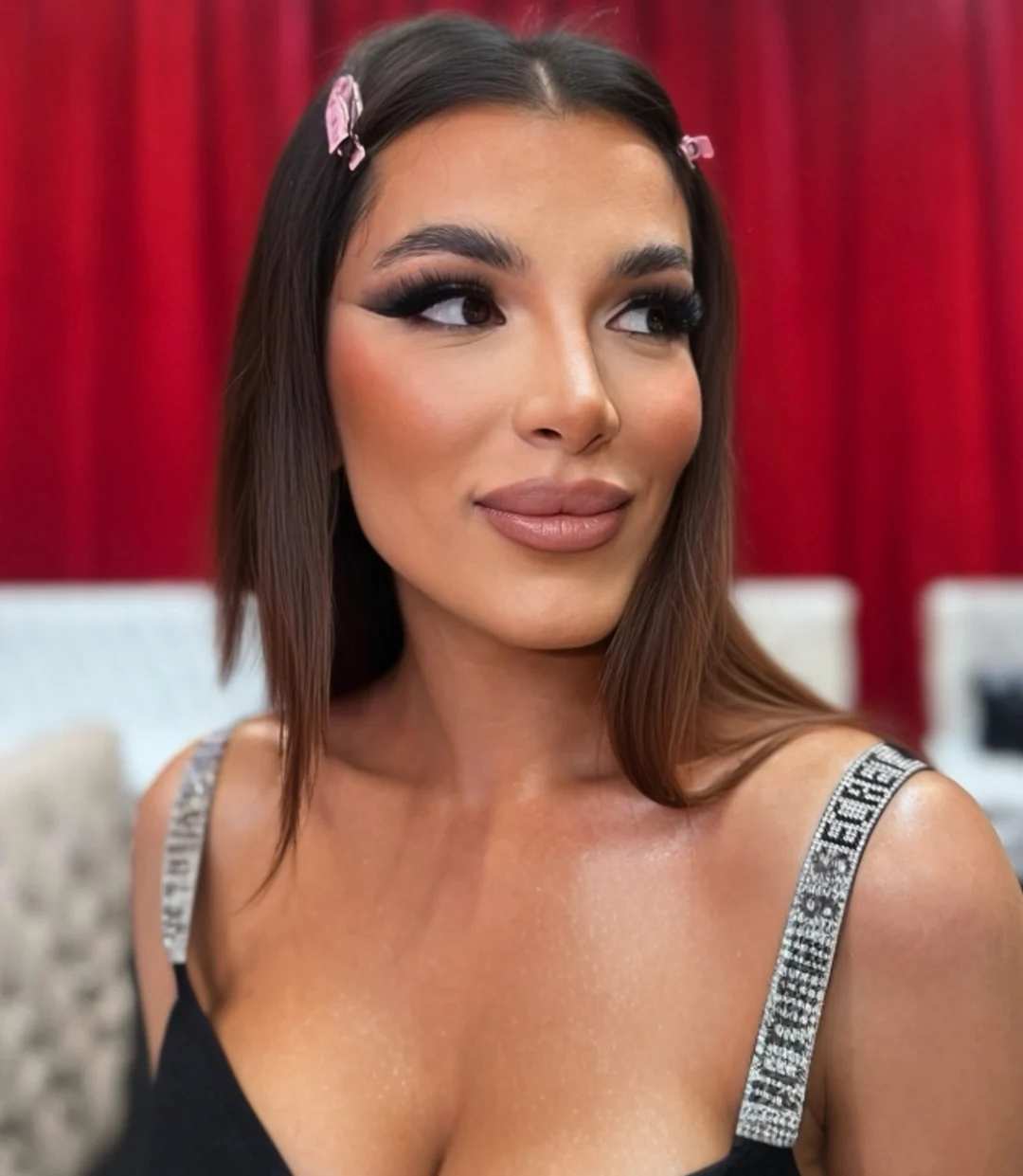 Soft glam soirée — regard lumineux & lèvre glossy